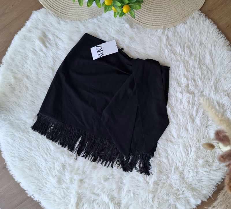 Falda ZARA Negra con Flecos Elegantes — miniatura 3