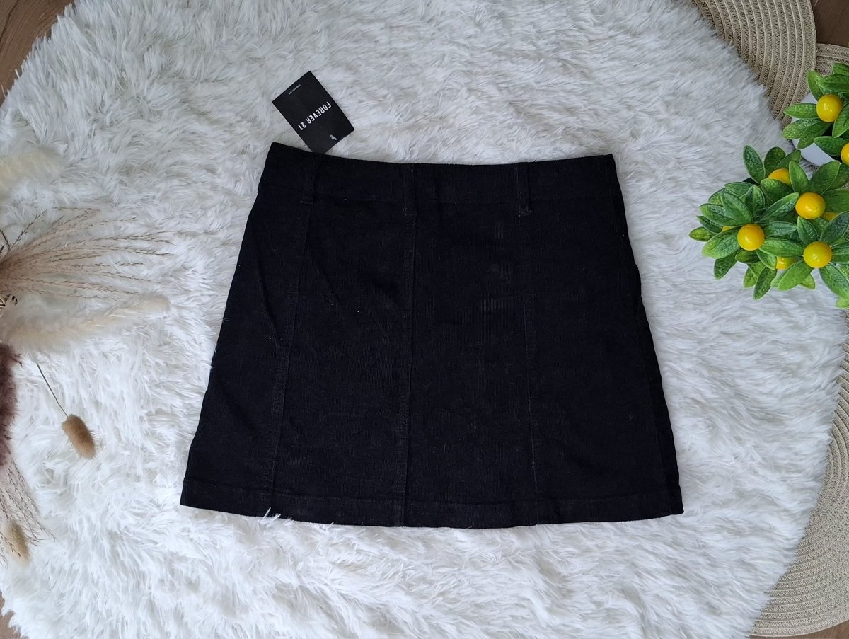 Falda FOREVER 21 Negra con Botones — miniatura 3