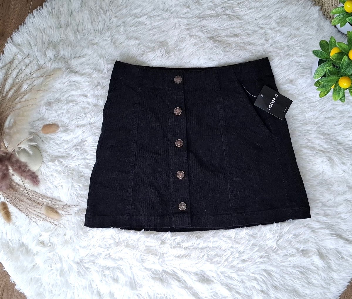 Falda FOREVER 21 Negra con Botones — miniatura 2