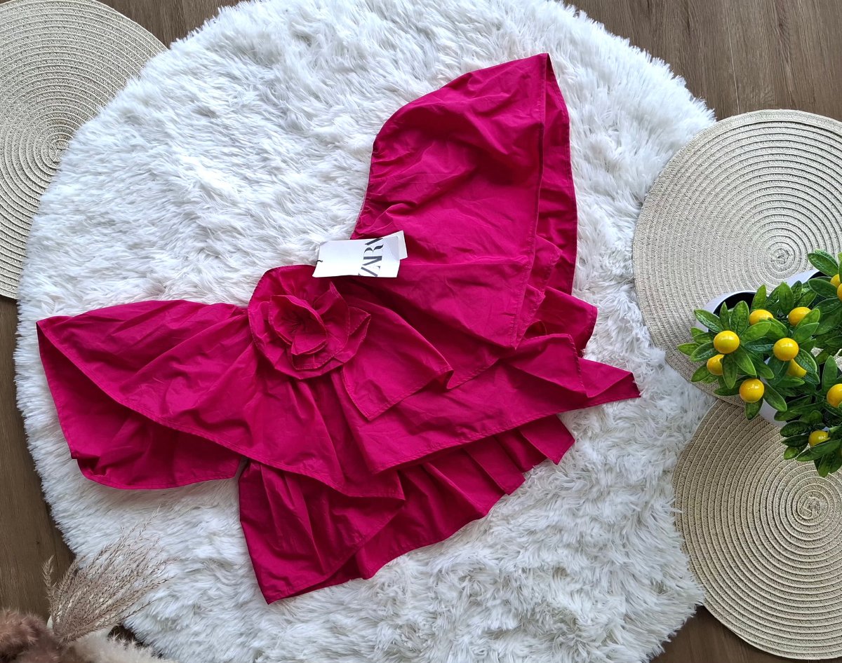 Top ZARA Fucsia con Maxi Volantes y Flor — miniatura 2