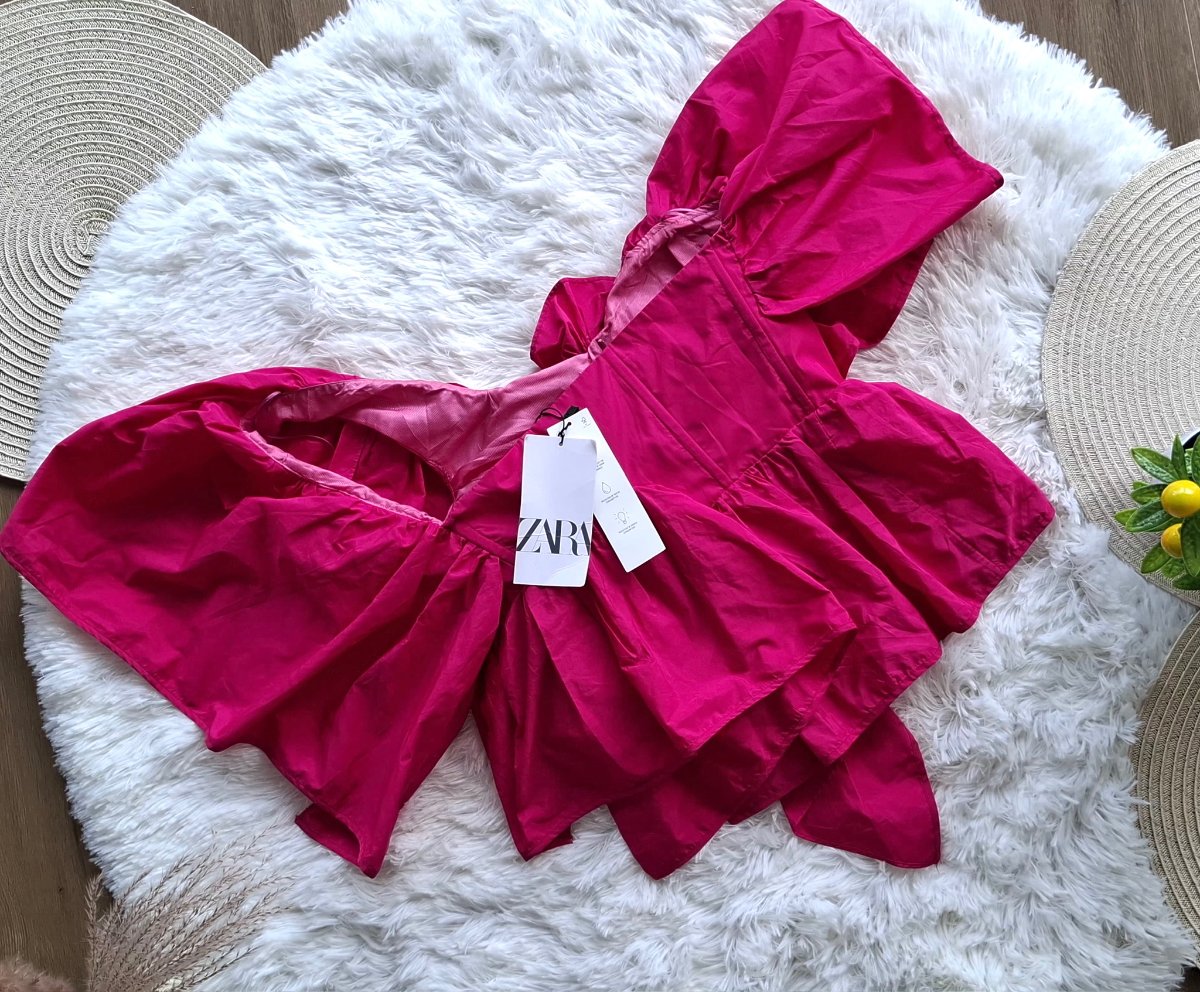 Top ZARA Fucsia con Maxi Volantes y Flor — miniatura 3