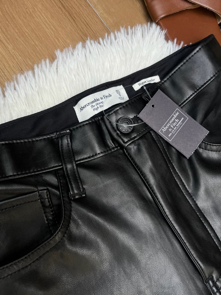 Pantalón Efecto Piel ABERCROMBIE & FITCH Skinny High Rise Negro — miniatura 3