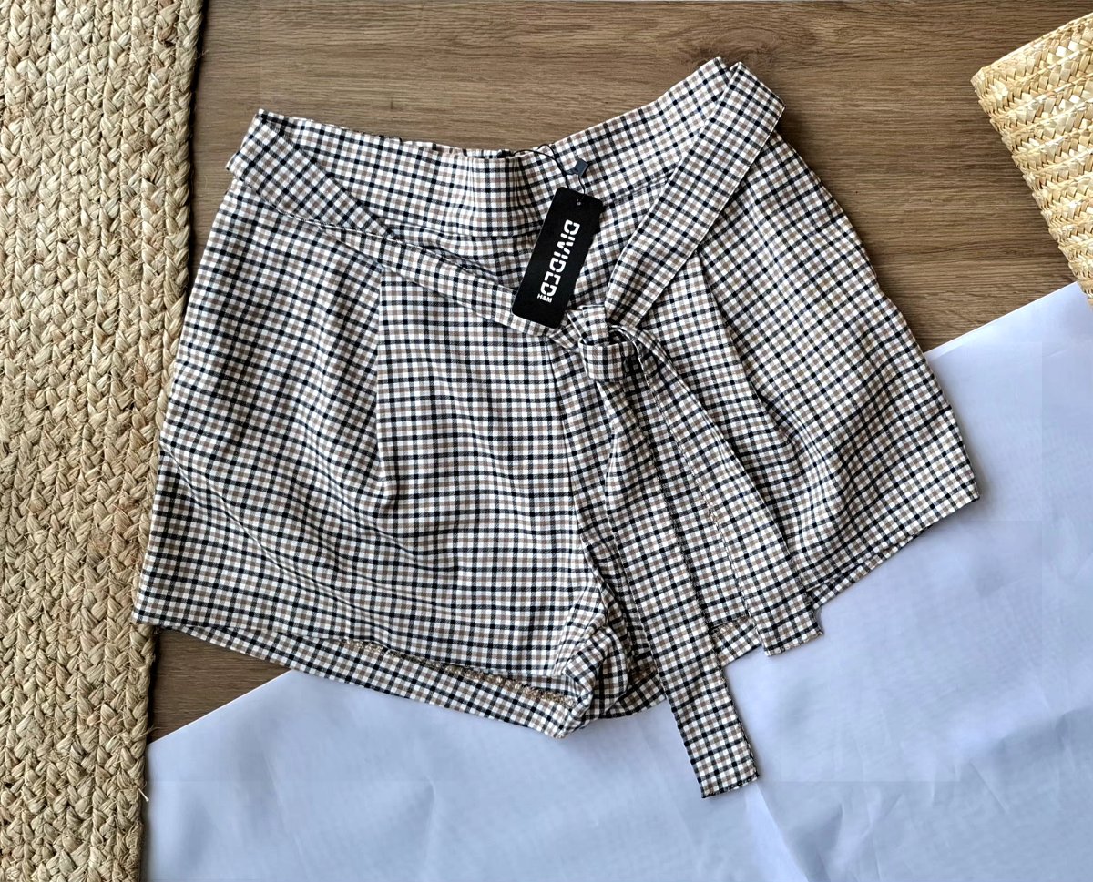 Short H&M Cuadros Beige — miniatura 2