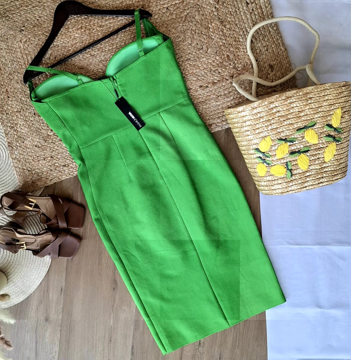 Vestido FASHION NOVA Esmeralda Sculpt — miniatura 3