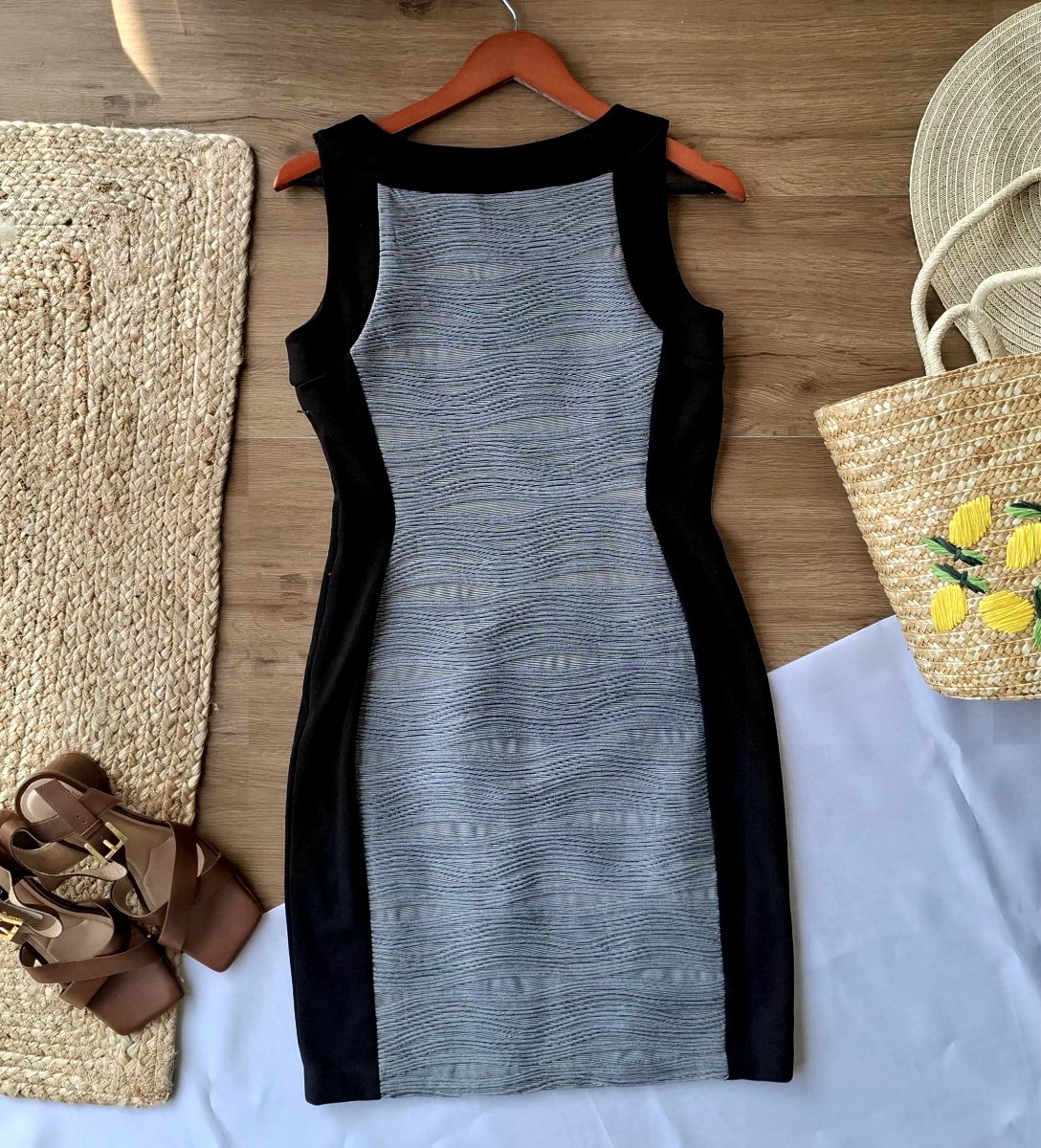 Vestido CALVIN KLEIN Esencia Clásica — miniatura 3